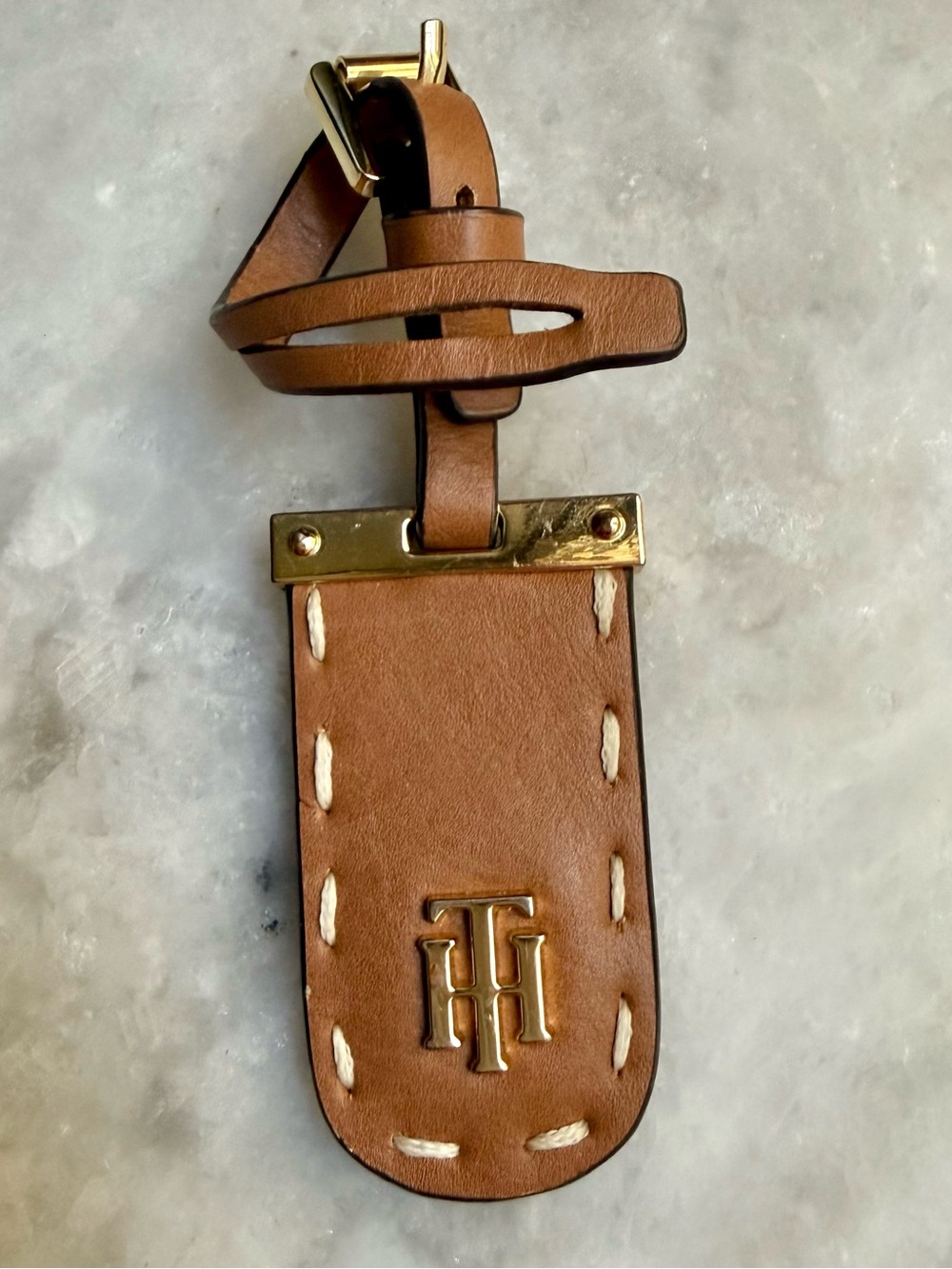 Tommy Hilfiger Brown Leather
Luggage Tag Buckle Strap Gold-Tone TH Monogram